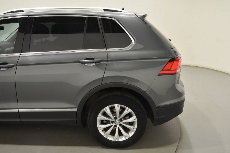VOLKSWAGEN Tiguan 43