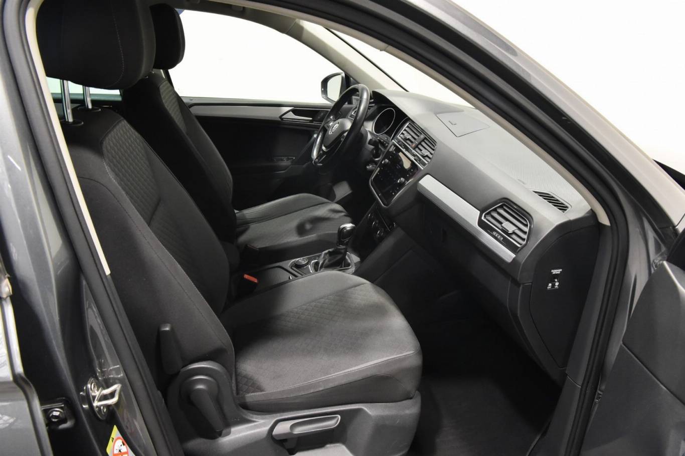 VOLKSWAGEN Tiguan 27