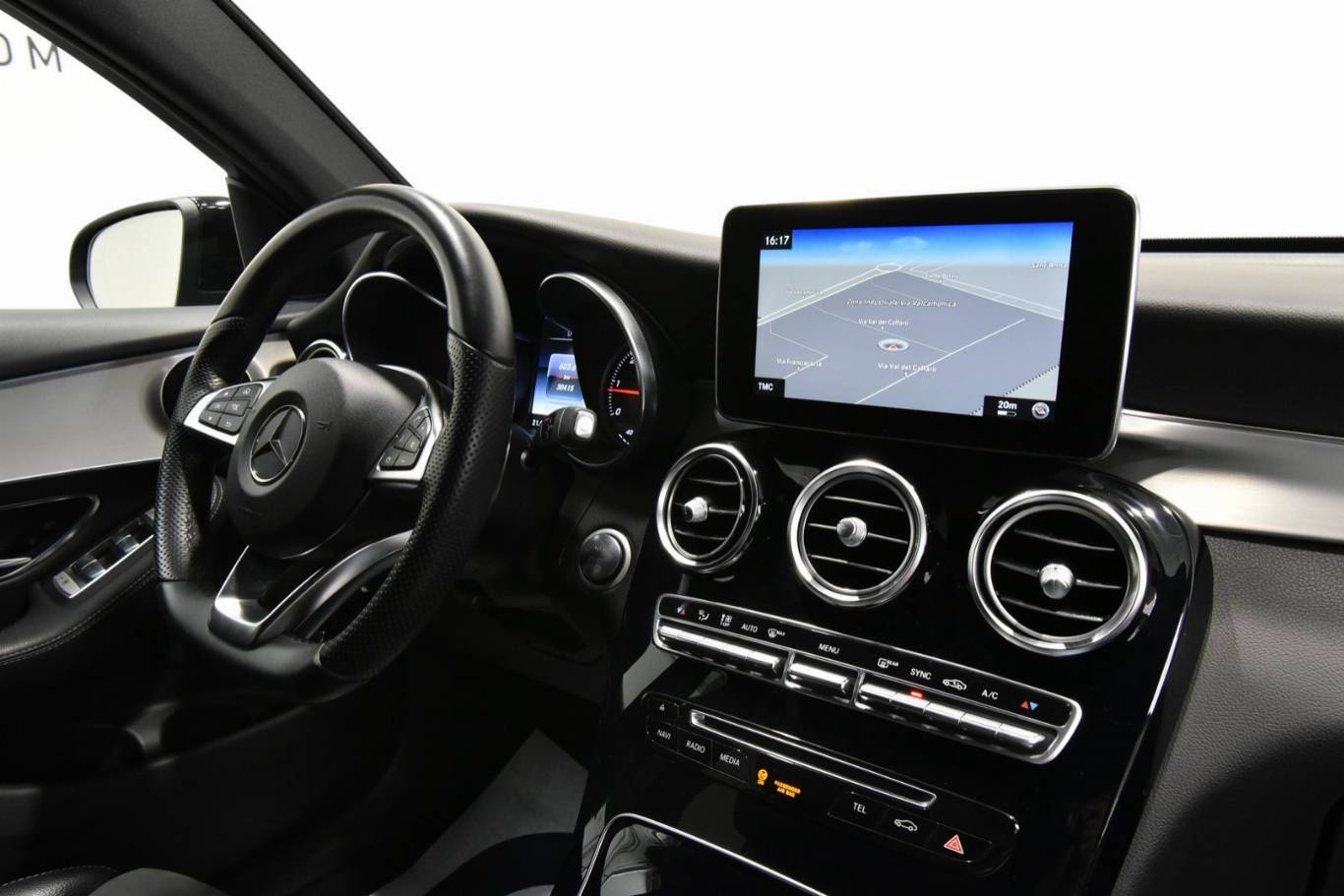 MERCEDES-BENZ GLC 220 28