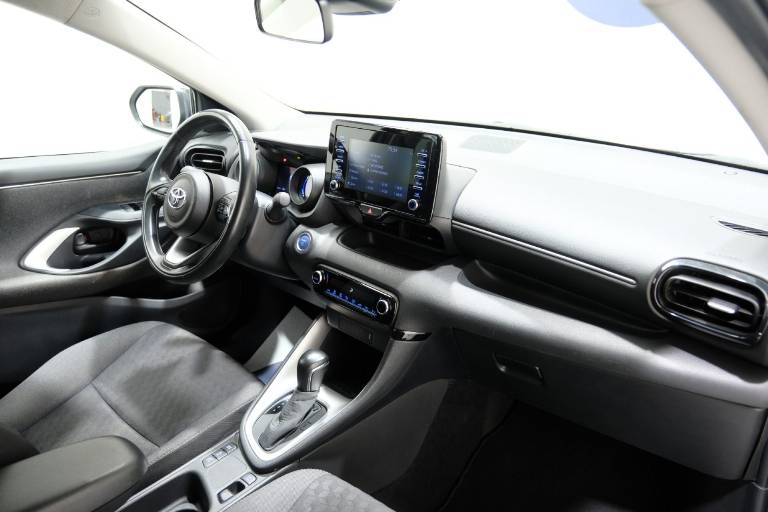 TOYOTA Yaris 54