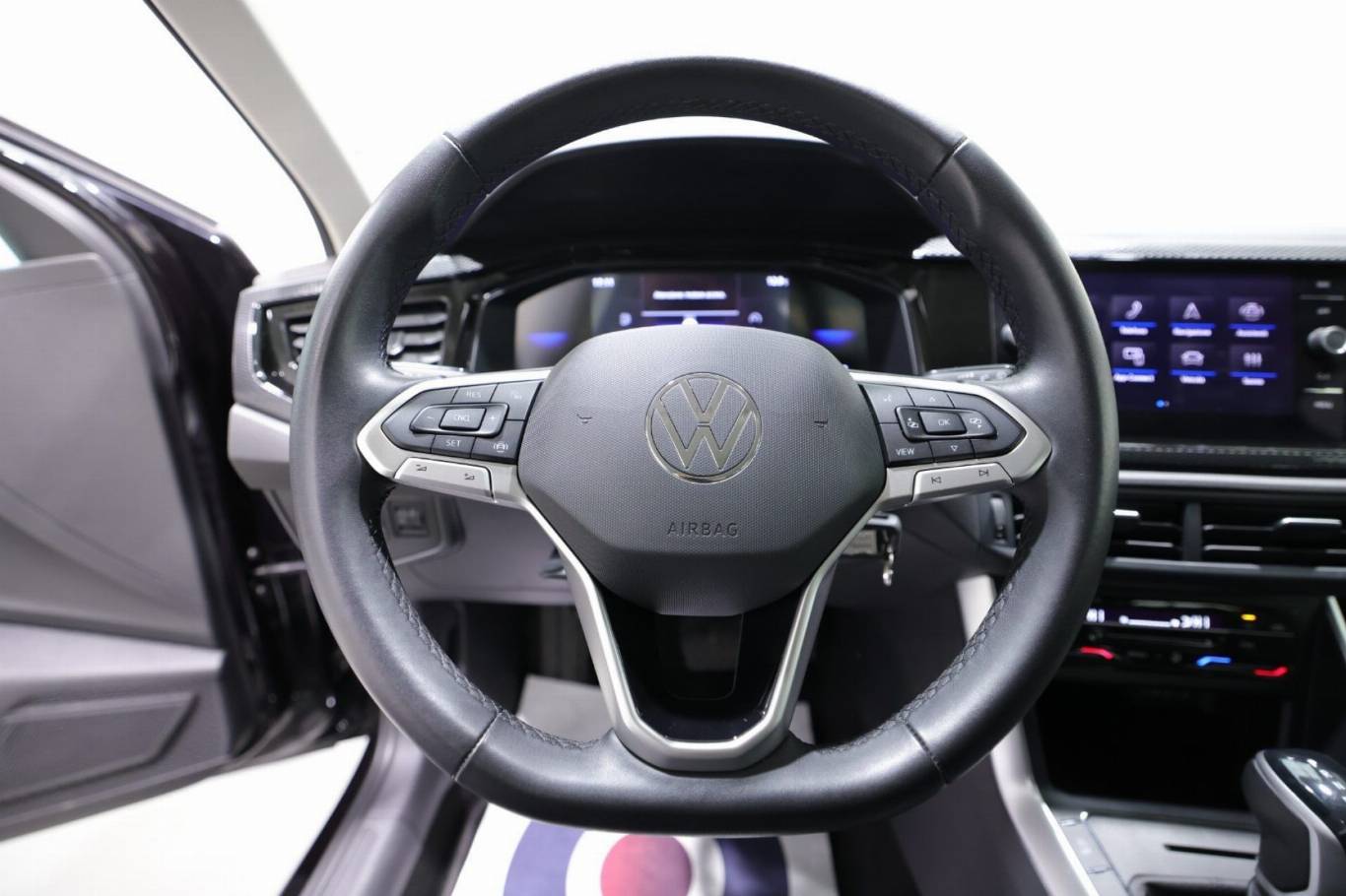VOLKSWAGEN Polo 7