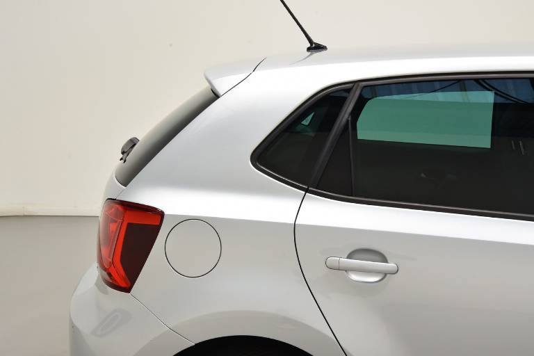 VOLKSWAGEN Polo 41