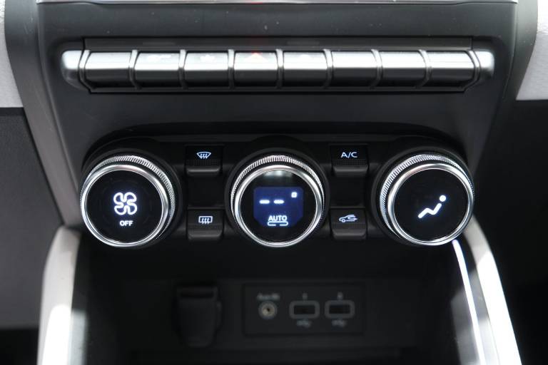 RENAULT Clio 30