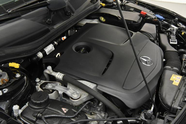 MERCEDES-BENZ CLA 180 41