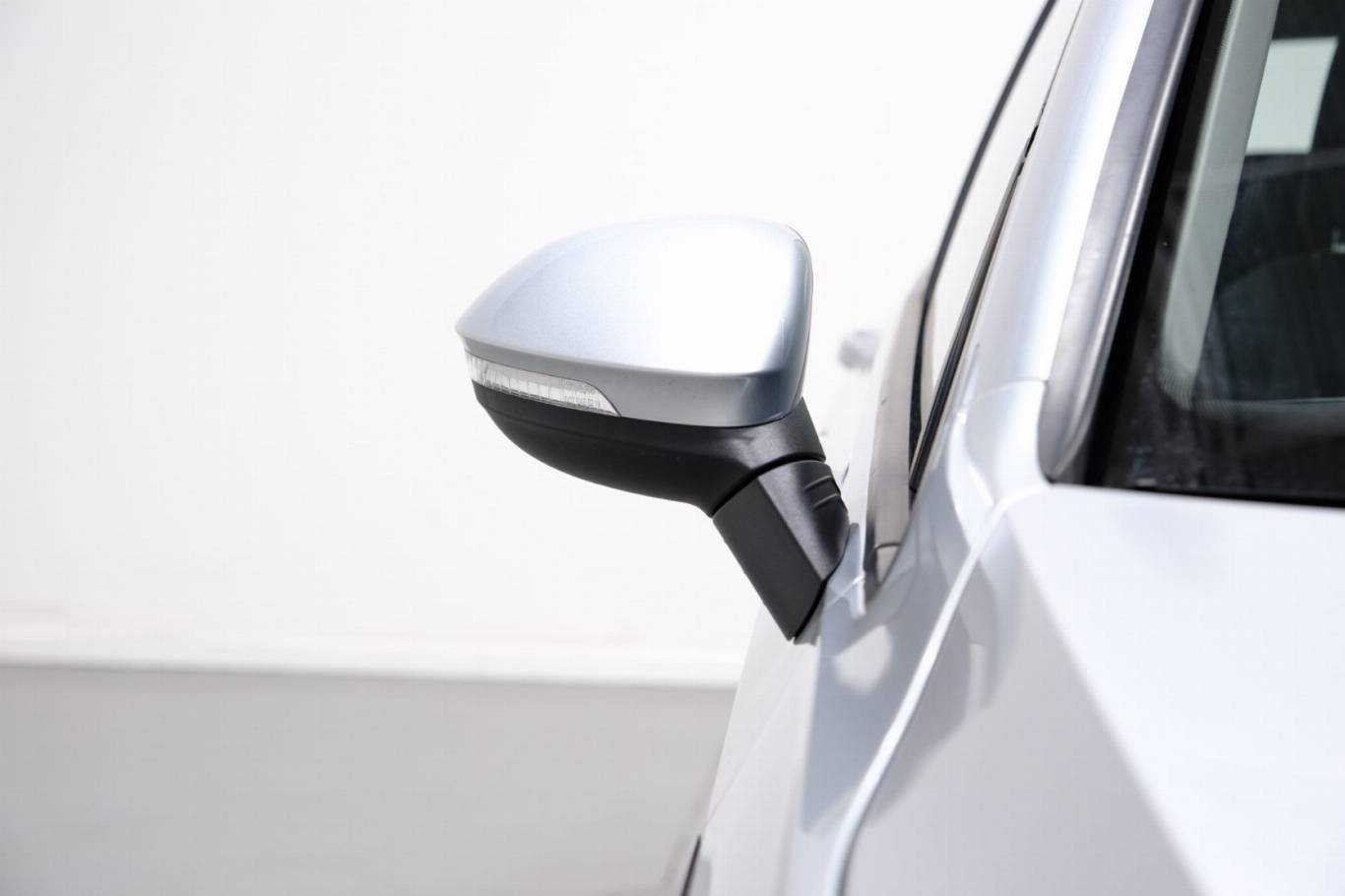 VOLKSWAGEN Golf 51