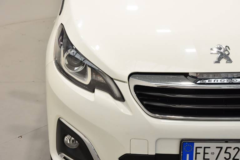 PEUGEOT 108 17