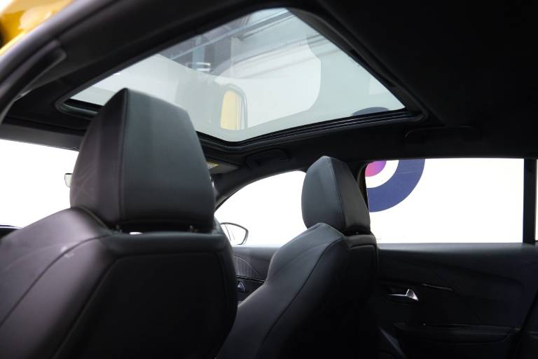PEUGEOT 208 45