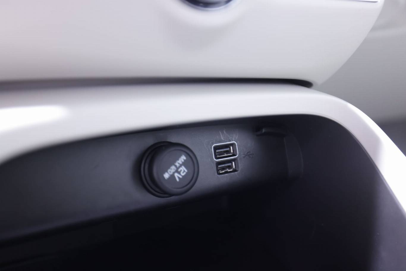 VOLVO XC40 28