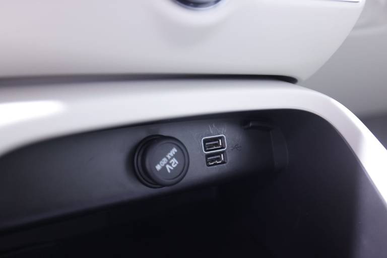 VOLVO XC40 28