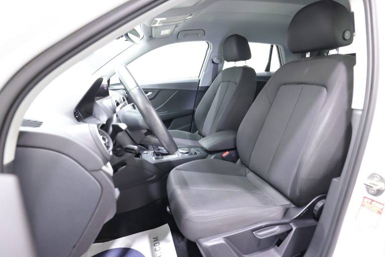 AUDI Q2 6
