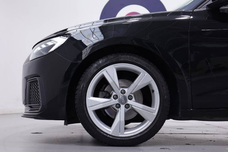 AUDI A1 17