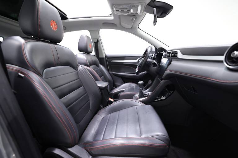 MG ZS 56