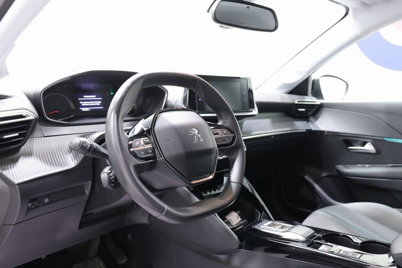 PEUGEOT 208 5