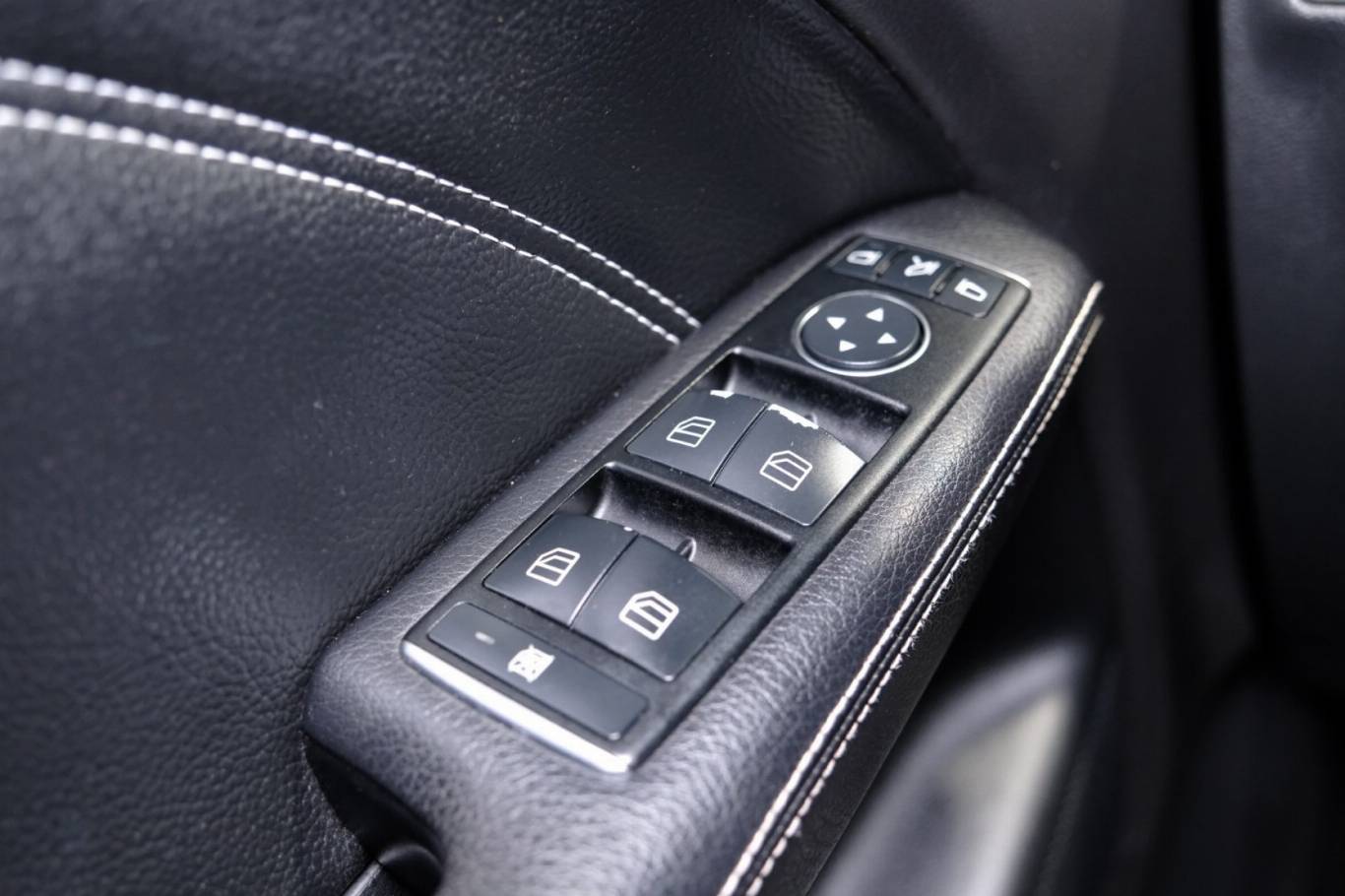 MERCEDES-BENZ B 200 31