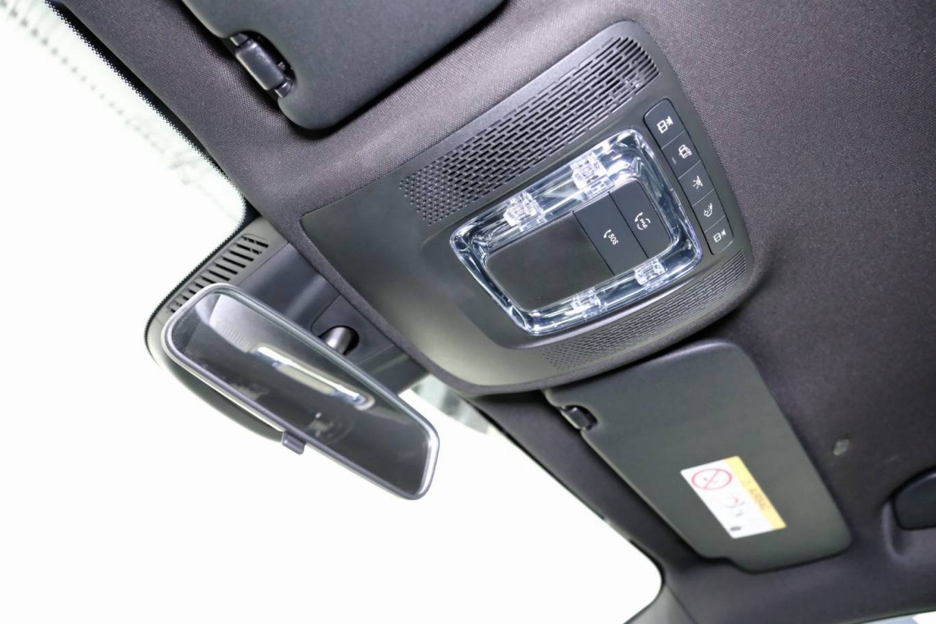 MERCEDES-BENZ GLB 200 37