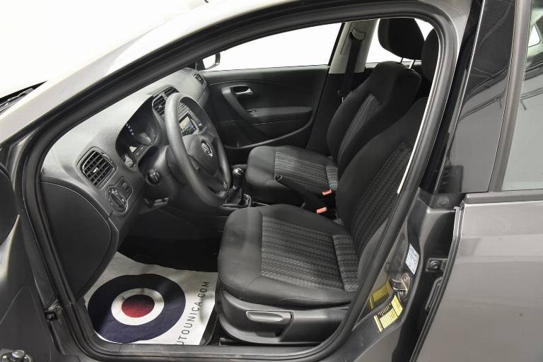 VOLKSWAGEN Polo 4