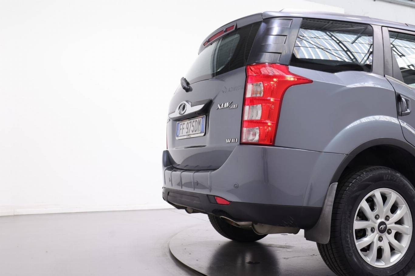 MAHINDRA XUV500 44