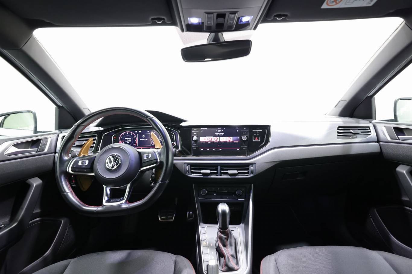 VOLKSWAGEN Polo 10