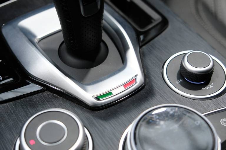 ALFA ROMEO Stelvio 27