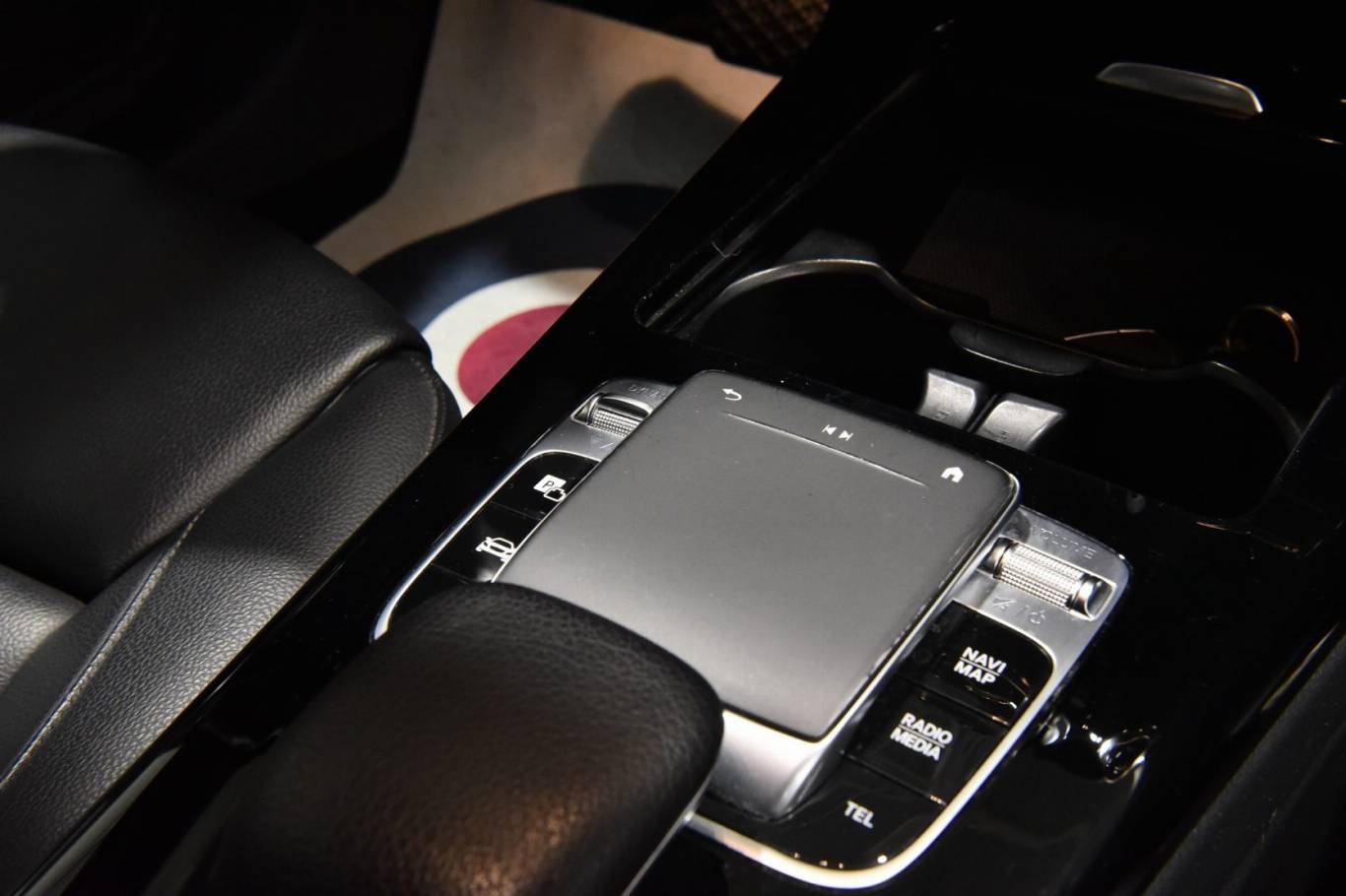 MERCEDES-BENZ A 180 31