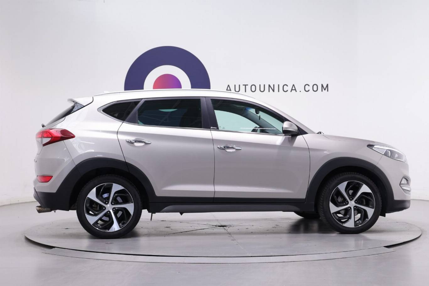 HYUNDAI Tucson 4