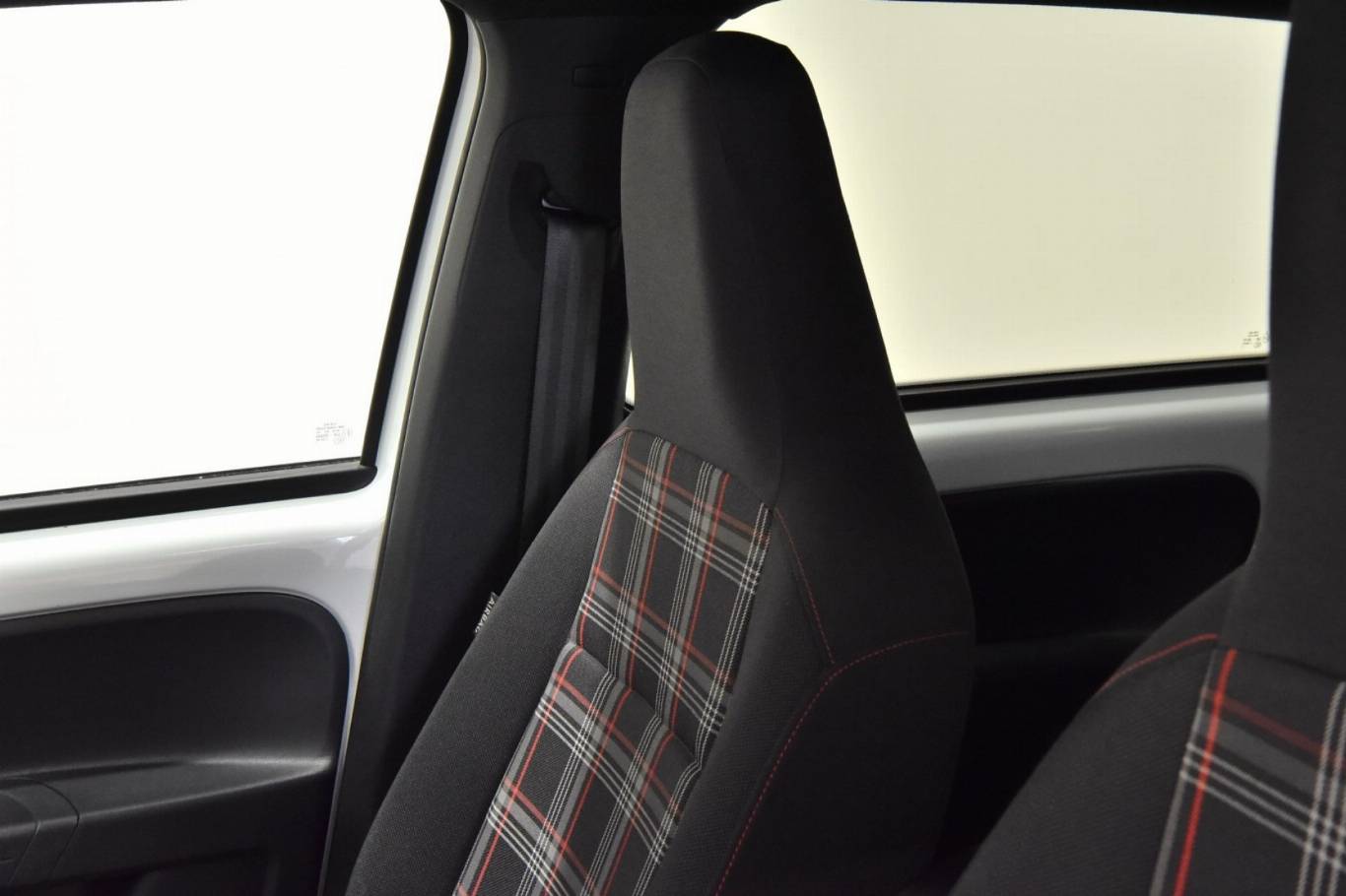VOLKSWAGEN Up! 17