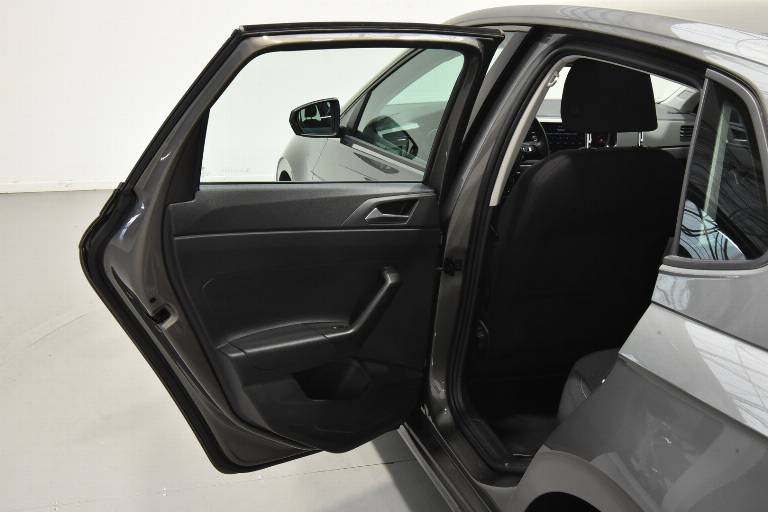 VOLKSWAGEN Polo 21