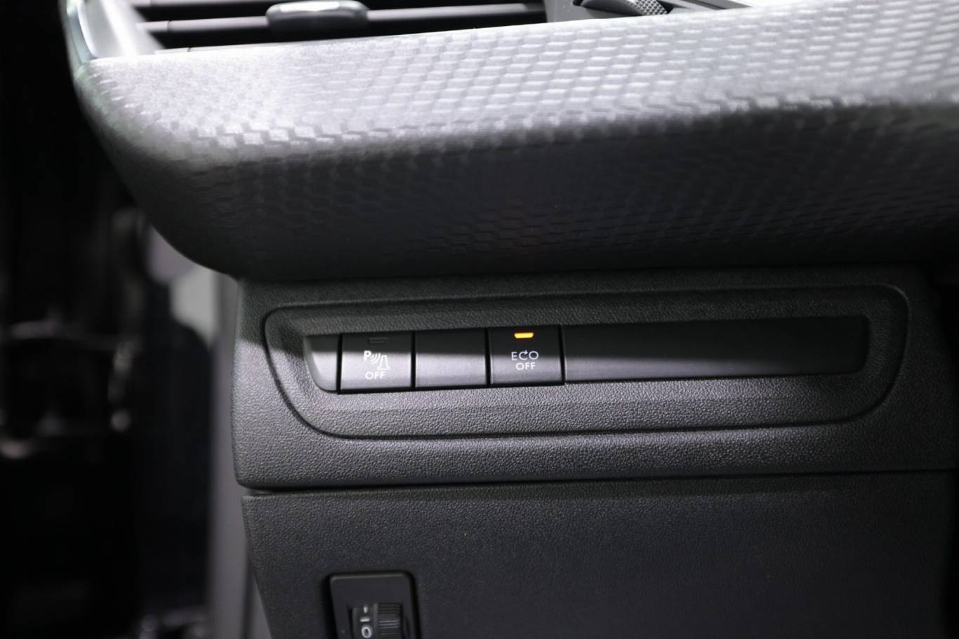 PEUGEOT 2008 26
