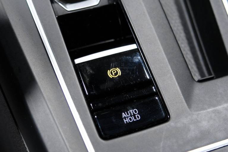 VOLKSWAGEN Golf 31
