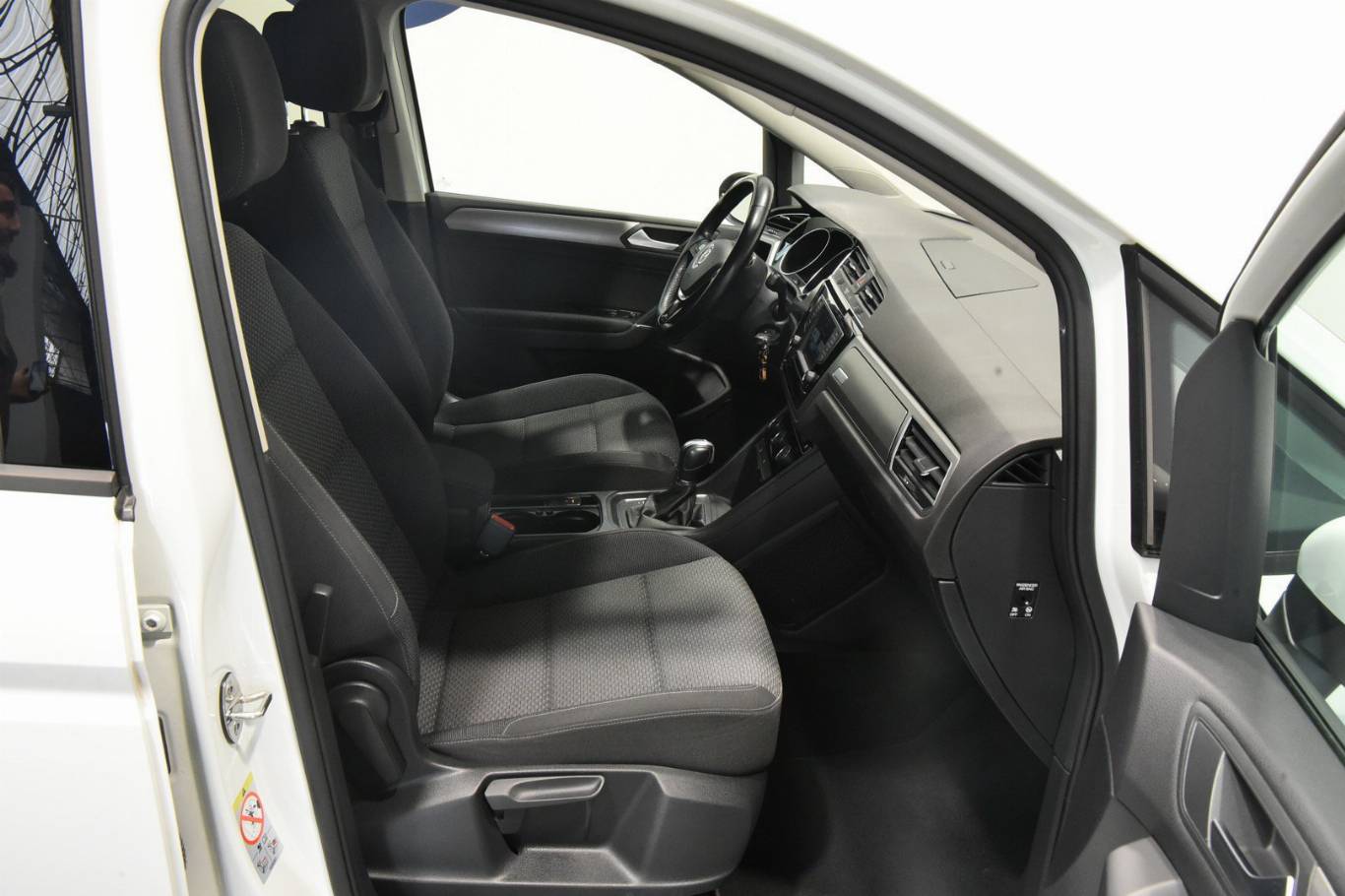VOLKSWAGEN Touran 21