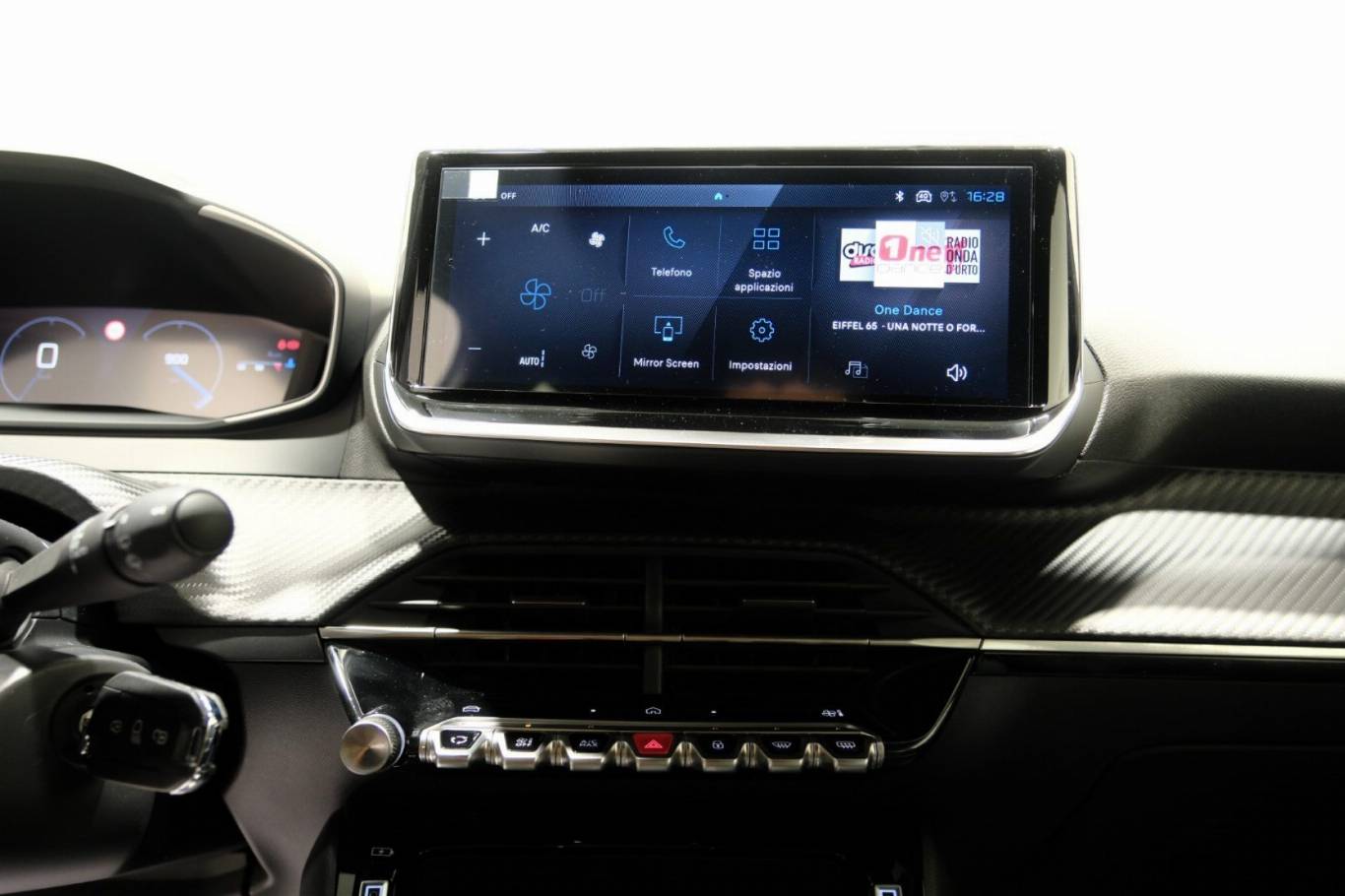 PEUGEOT 2008 9