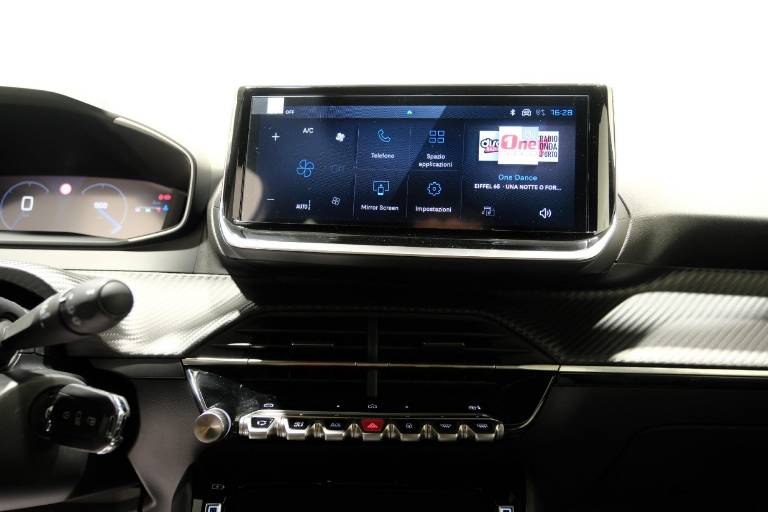 PEUGEOT 2008 9