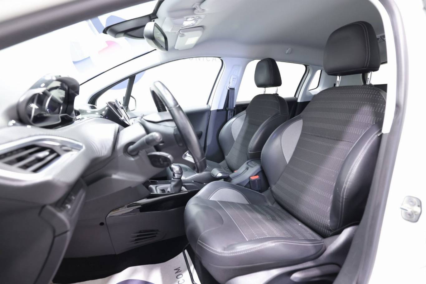 PEUGEOT 2008 6