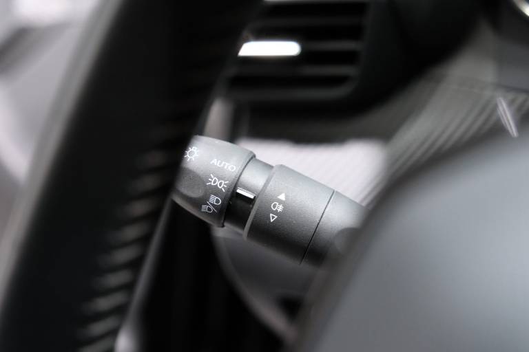 PEUGEOT 208 24