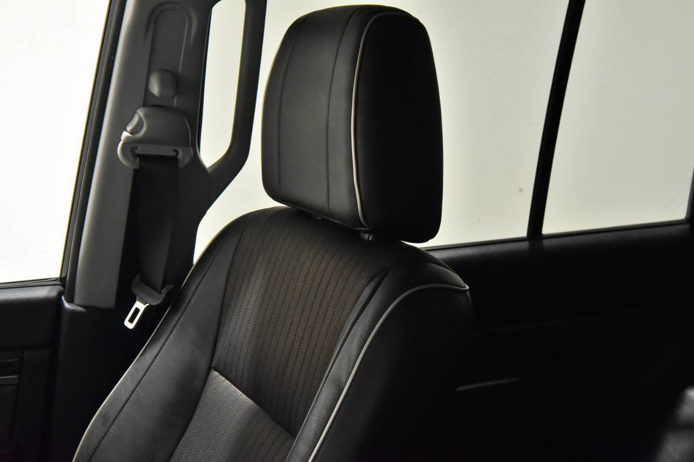 MITSUBISHI Pajero 21