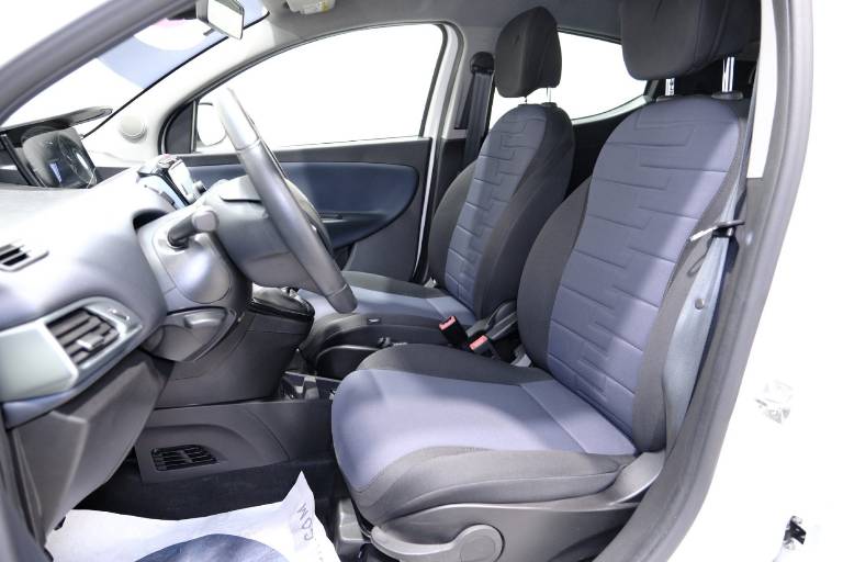 LANCIA Ypsilon 6