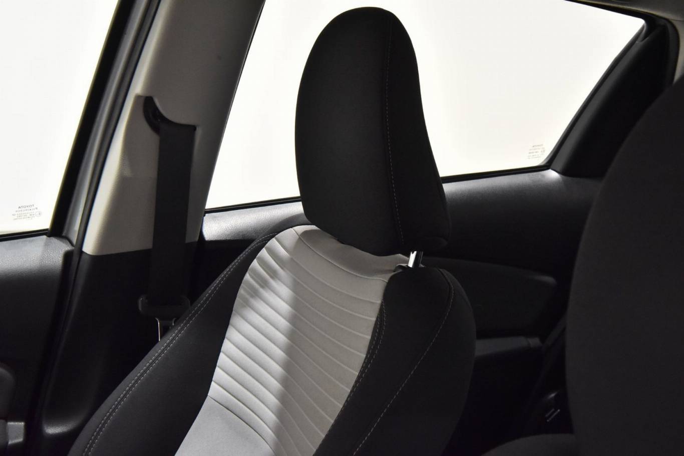 TOYOTA Yaris 21