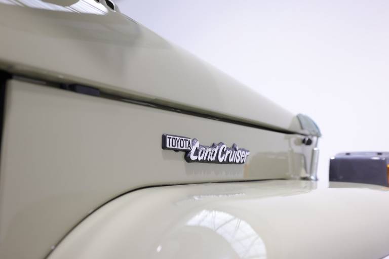 TOYOTA Land Cruiser 31