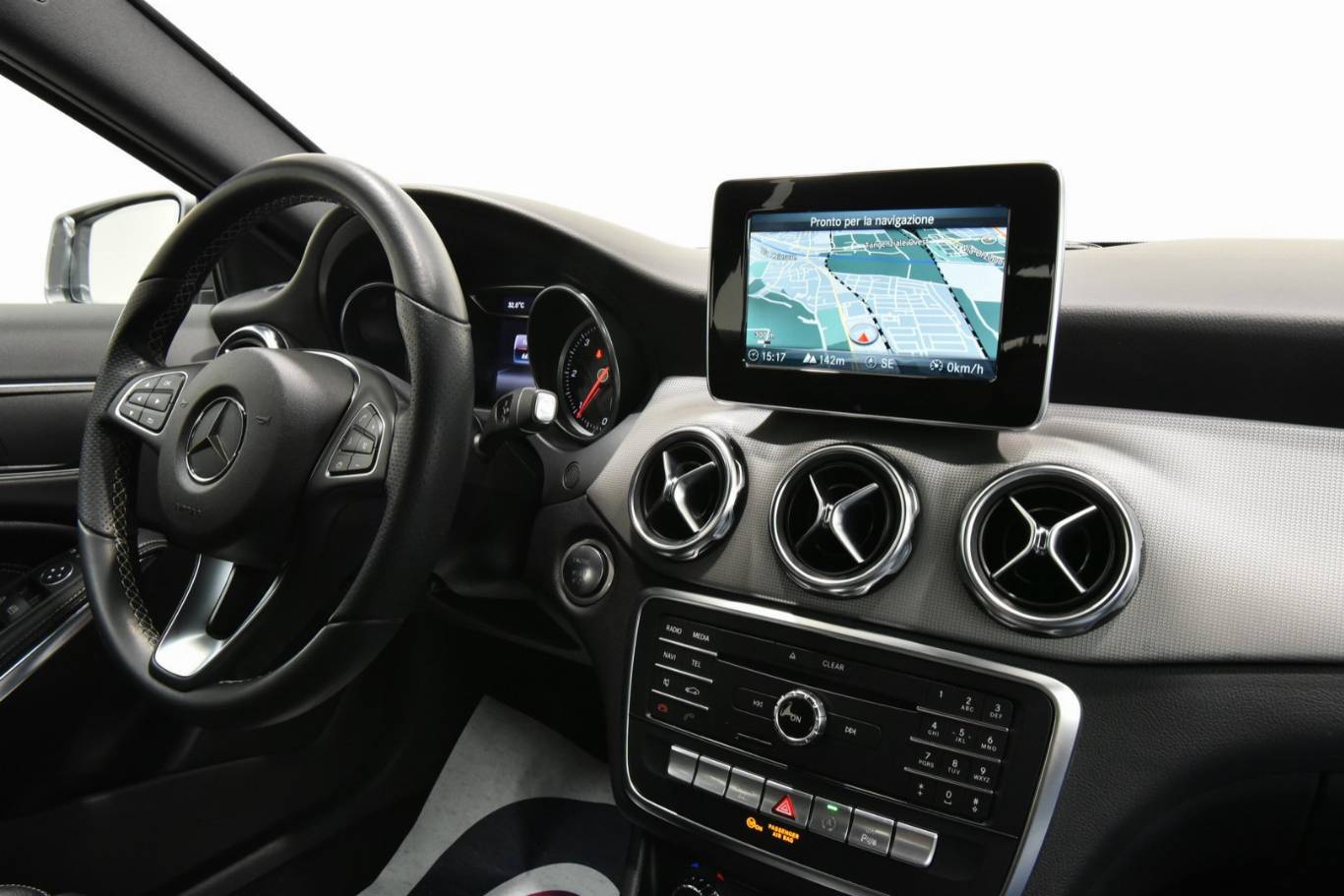 MERCEDES-BENZ GLA 200 28