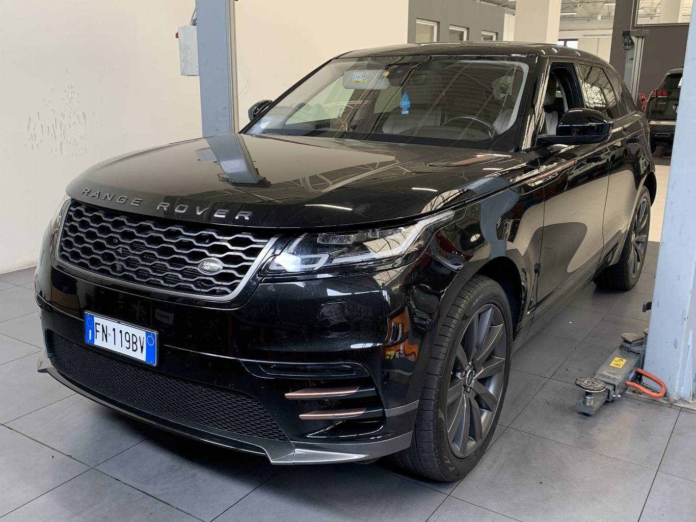 LAND ROVER Range Rover Velar 1