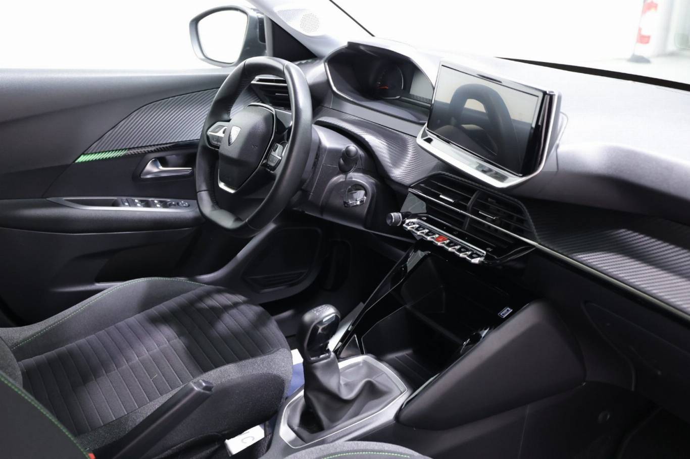 PEUGEOT 208 43