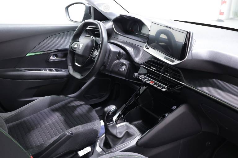 PEUGEOT 208 43