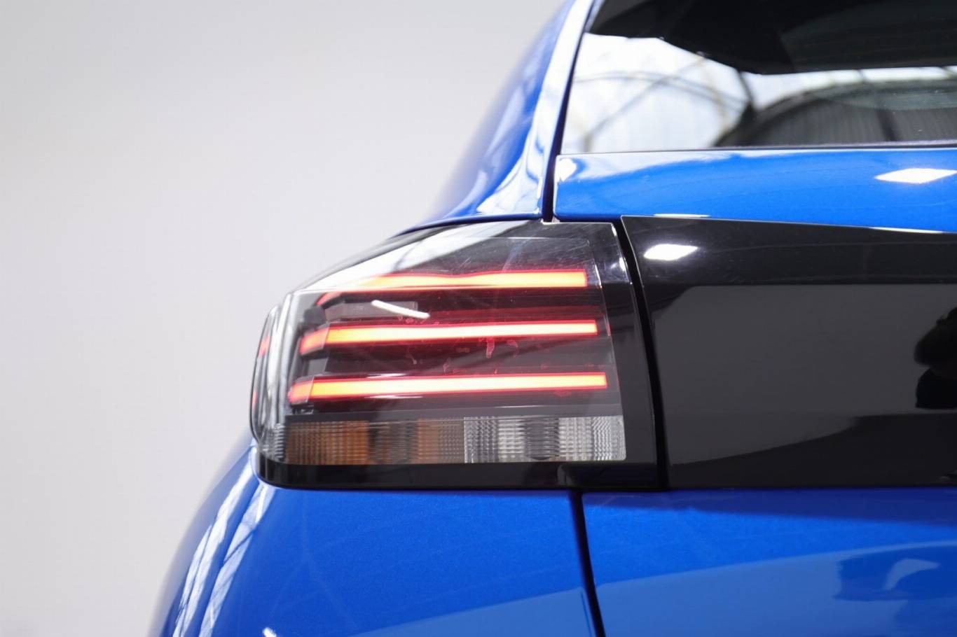 PEUGEOT 208 37