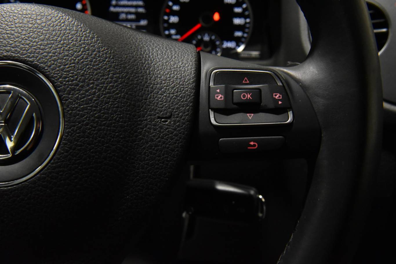 VOLKSWAGEN Tiguan 42