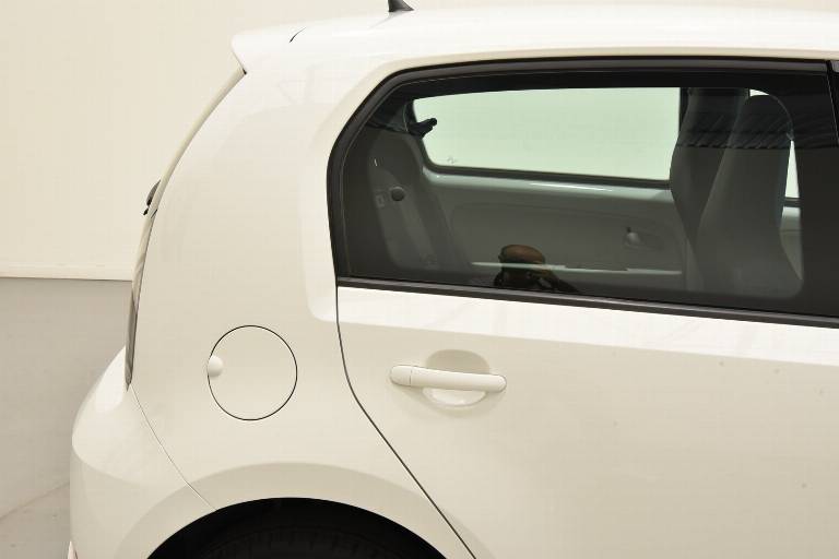VOLKSWAGEN Up! 44