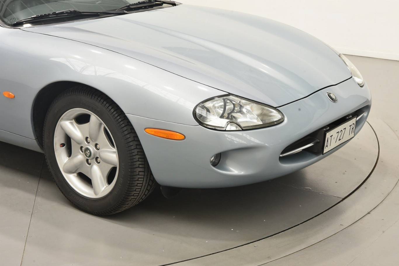 JAGUAR XK8 18