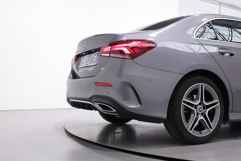 MERCEDES-BENZ A 180 44