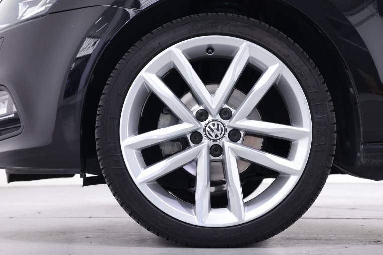 VOLKSWAGEN Polo 13