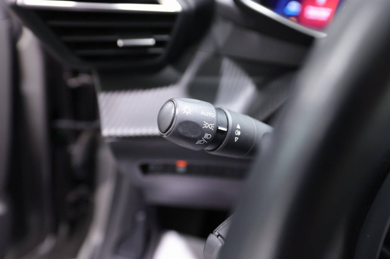 PEUGEOT 208 23