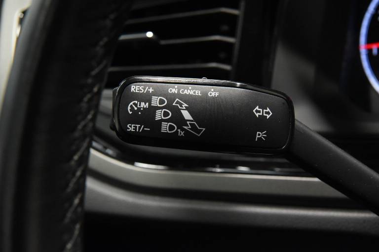VOLKSWAGEN Polo 26